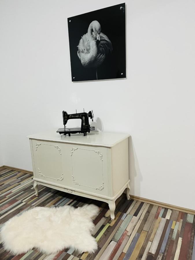 Center Retro Apartment Ni エクステリア 写真