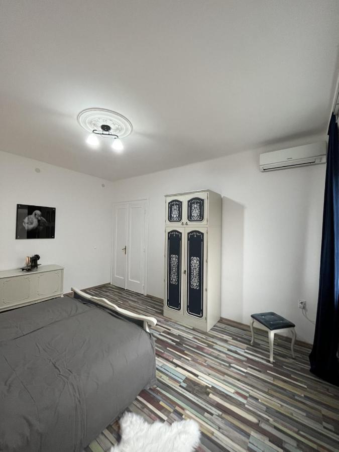 Center Retro Apartment Ni エクステリア 写真